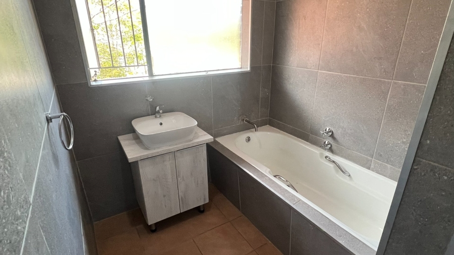 4 Bedroom Property for Sale in Heuwelsig Free State